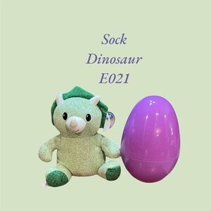 E021 NWT SOCK DINOSAUR HATCHLING